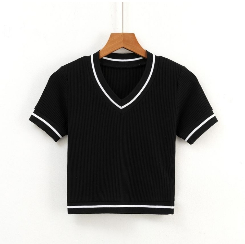 Sosana Short-sleeve V-neck Crop Top with Contrast Trim